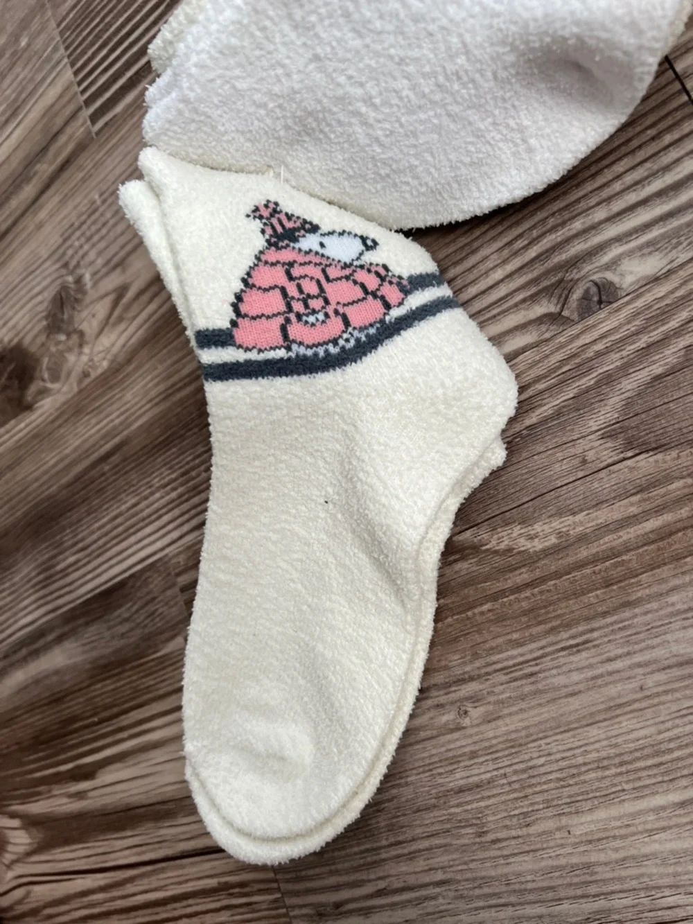 Peanuts Snoopy Chenille Quarter Crew Socks 4 Pairs Shoe Size 5-8 - Picture 9 of 9